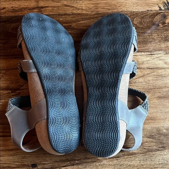 SAS Women's Gray Sandals - Picture 10 of 14